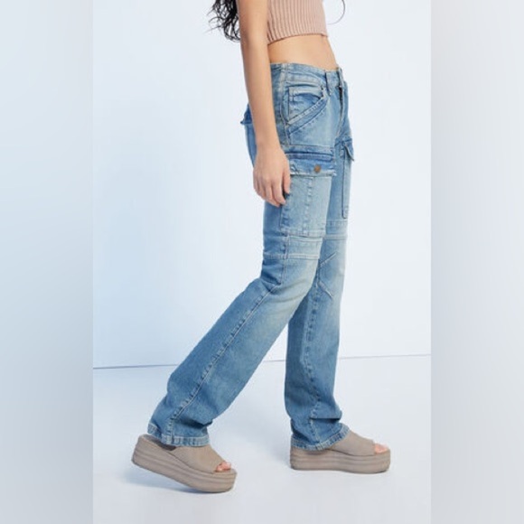 We the Free Dream Maker Midrise Bootcut Cargo Jeans **small flaw - please read - Picture 1 of 15